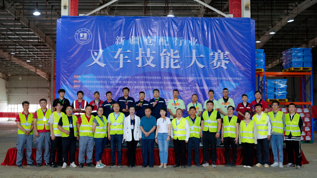 2024年新疆仓配行业叉车技能巅峰对决： 安全与效率并重，工匠精神闪耀赛场